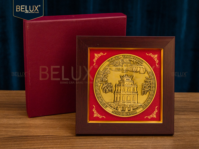 Tranh mặt đĩa Tháp Rùa bằng đồng 14x14cm